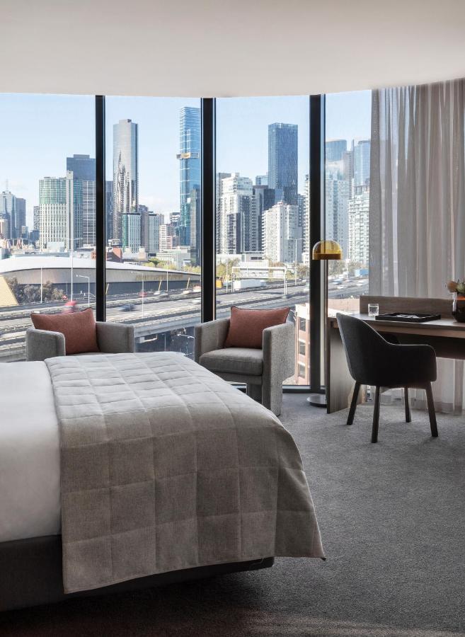 Oakwood Premier Melbourne Aparthotel Bagian luar foto A guest room at the Westin Melbourne