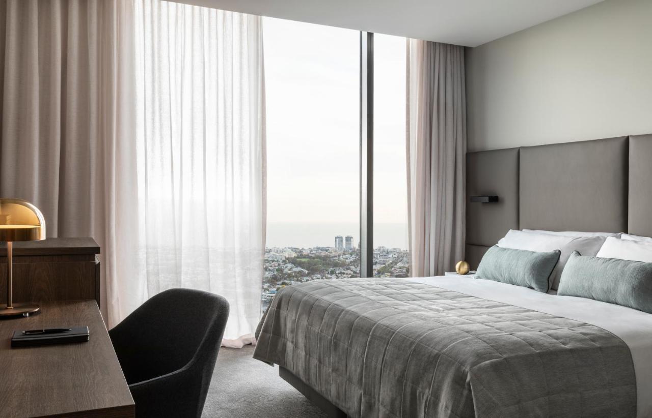 Oakwood Premier Melbourne Aparthotel Bagian luar foto A bedroom at the hotel