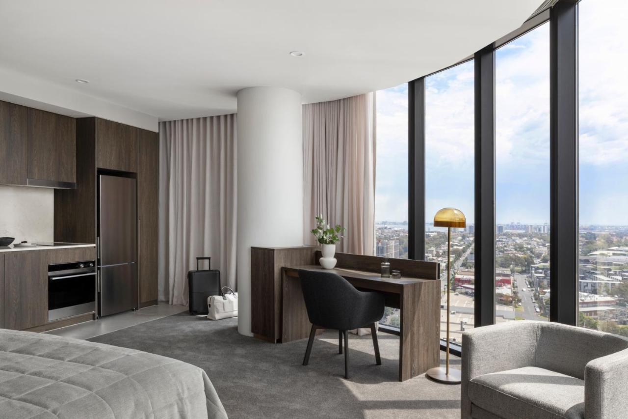 Oakwood Premier Melbourne Aparthotel Bagian luar foto The interior of a typical apartment