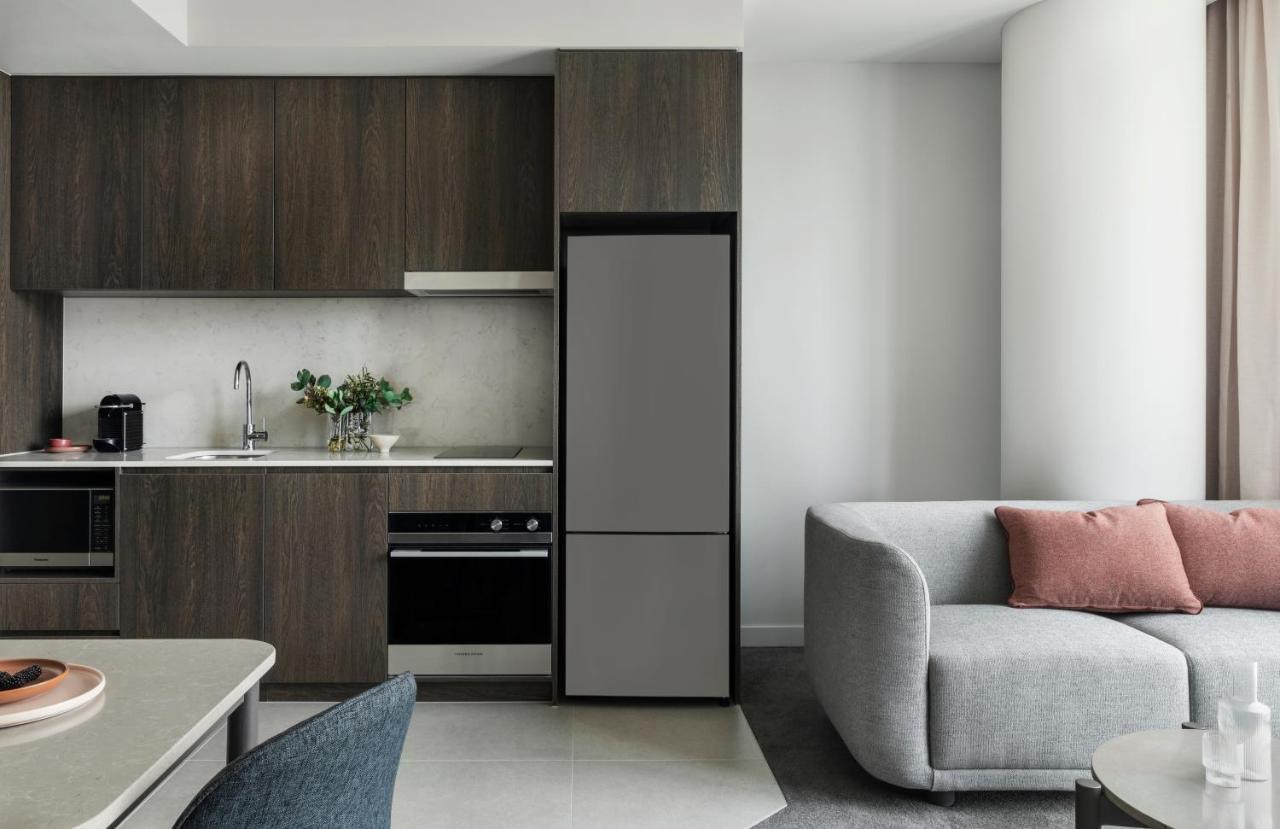 Oakwood Premier Melbourne Aparthotel Bagian luar foto A bottom freezer refrigerator