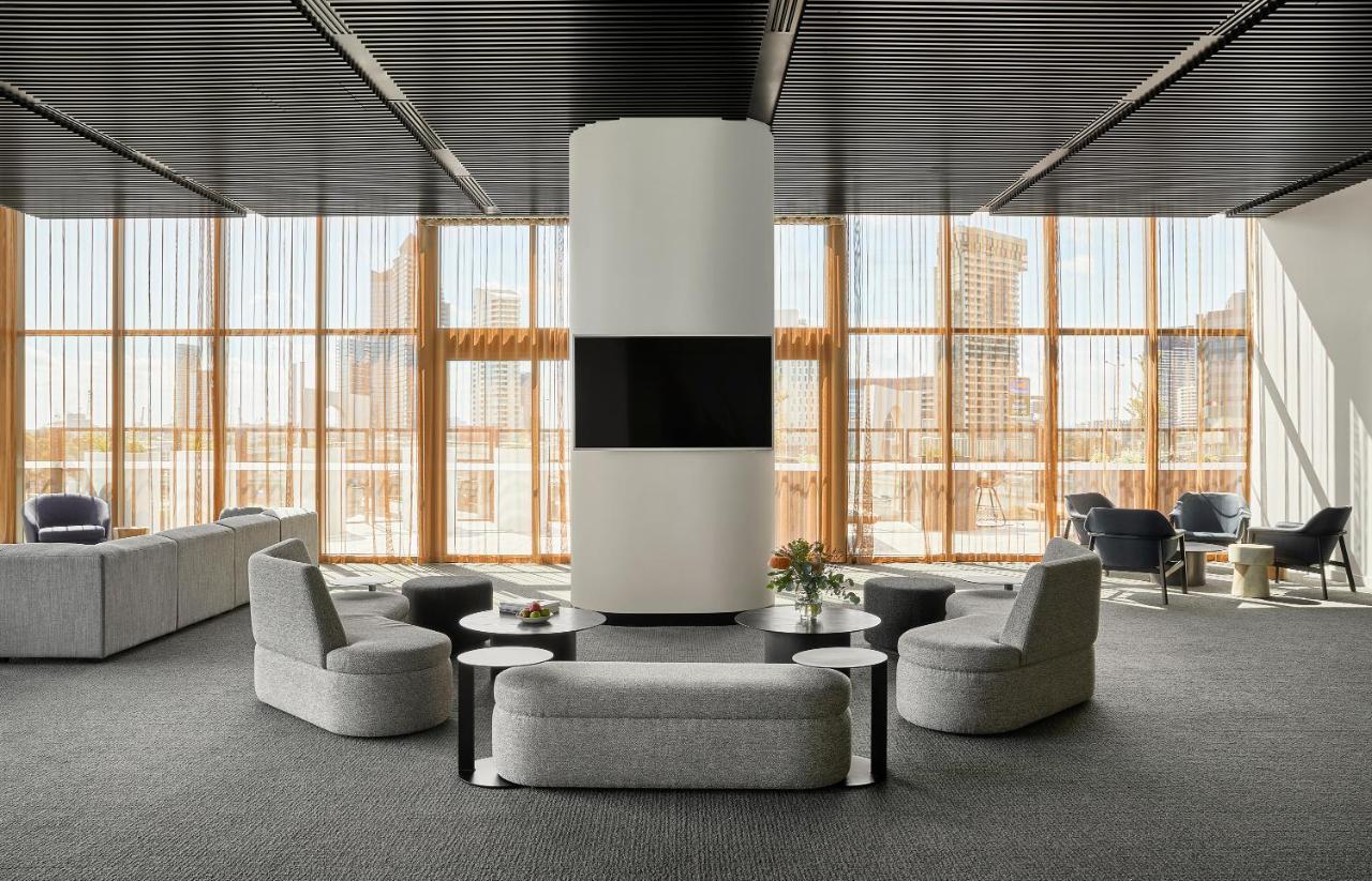 Oakwood Premier Melbourne Aparthotel Bagian luar foto The 360° Lounge at the top of the tower
