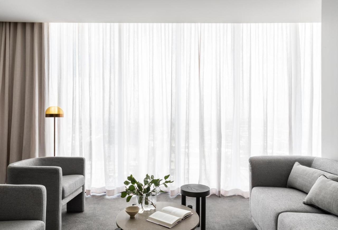 Oakwood Premier Melbourne Aparthotel Bagian luar foto A living room with sheer curtains