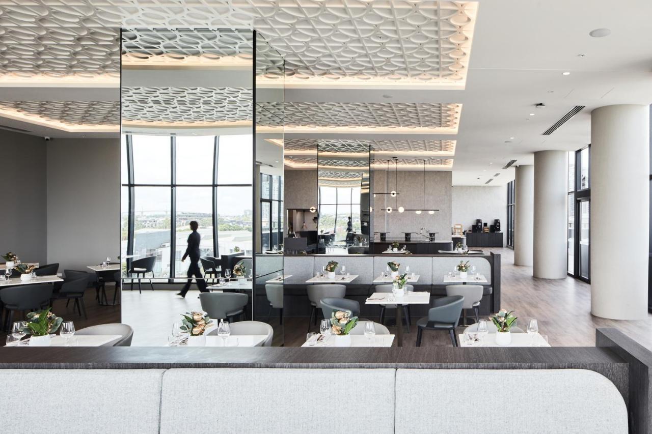 Oakwood Premier Melbourne Aparthotel Bagian luar foto The lounge at the airport