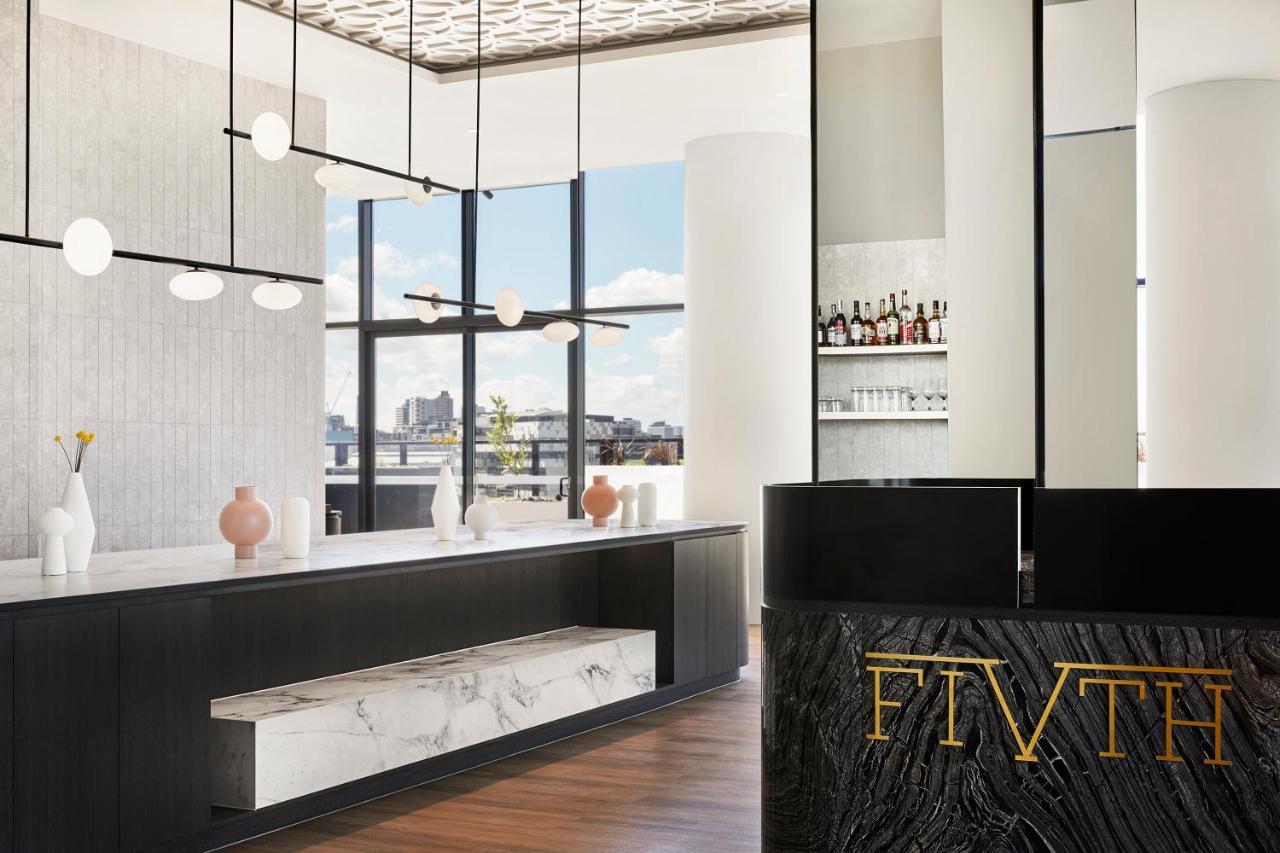 Oakwood Premier Melbourne Aparthotel Bagian luar foto The bar at 570 Madison Avenue