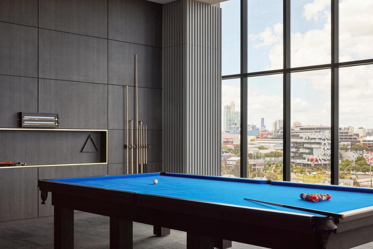 Oakwood Premier Melbourne Aparthotel Bagian luar foto A pool table