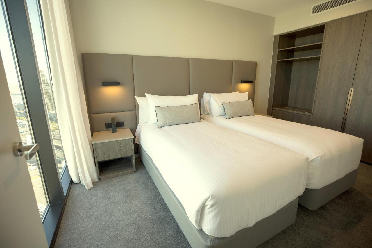 Oakwood Premier Melbourne Aparthotel Bagian luar foto A bedroom at the hotel